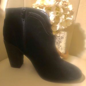 Size 8W Vince Camuto (only worn once)